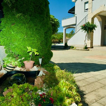 Apartment Lana Bristivica Exterior photo