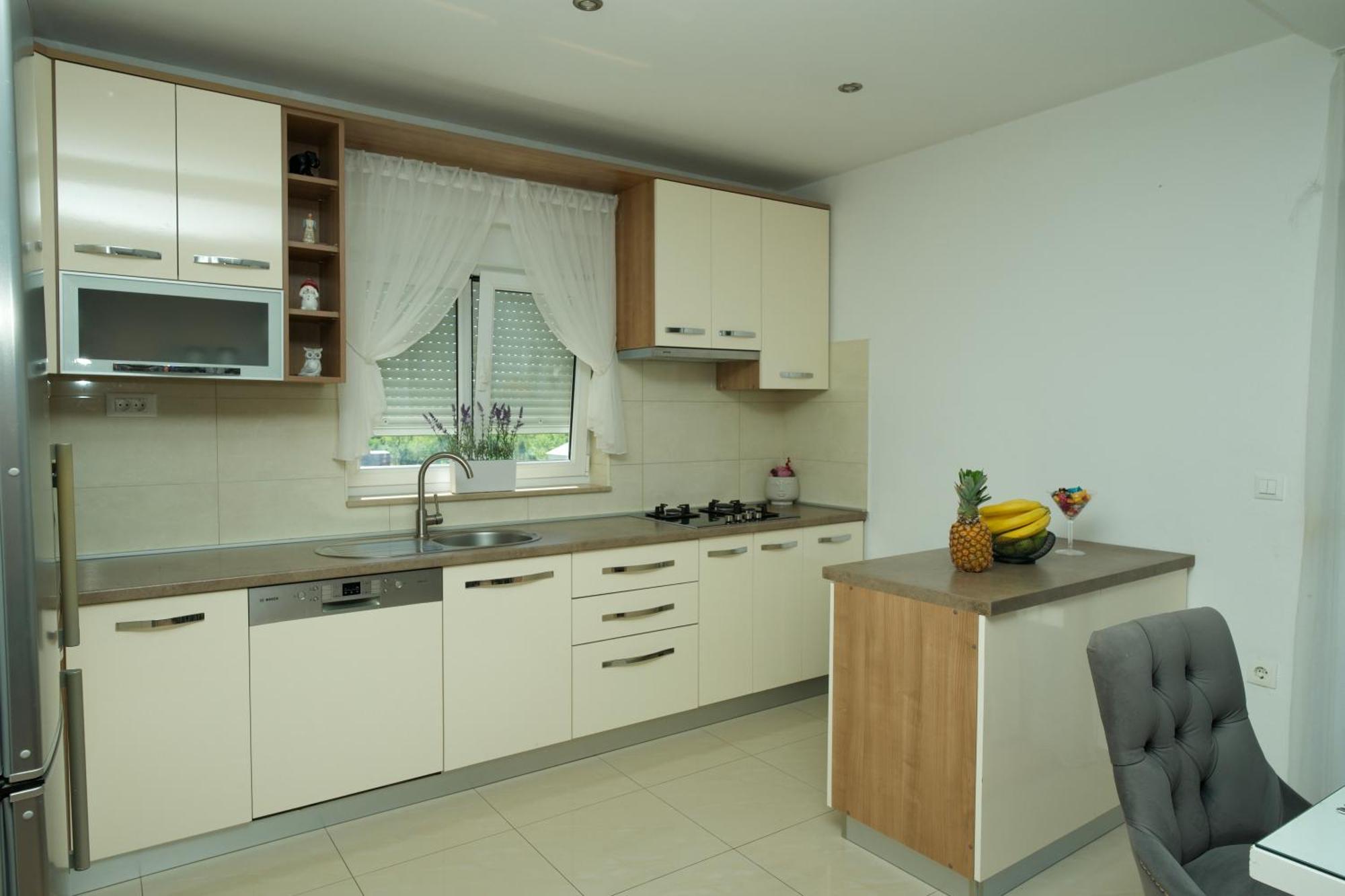 Apartment Lana Bristivica Exterior photo