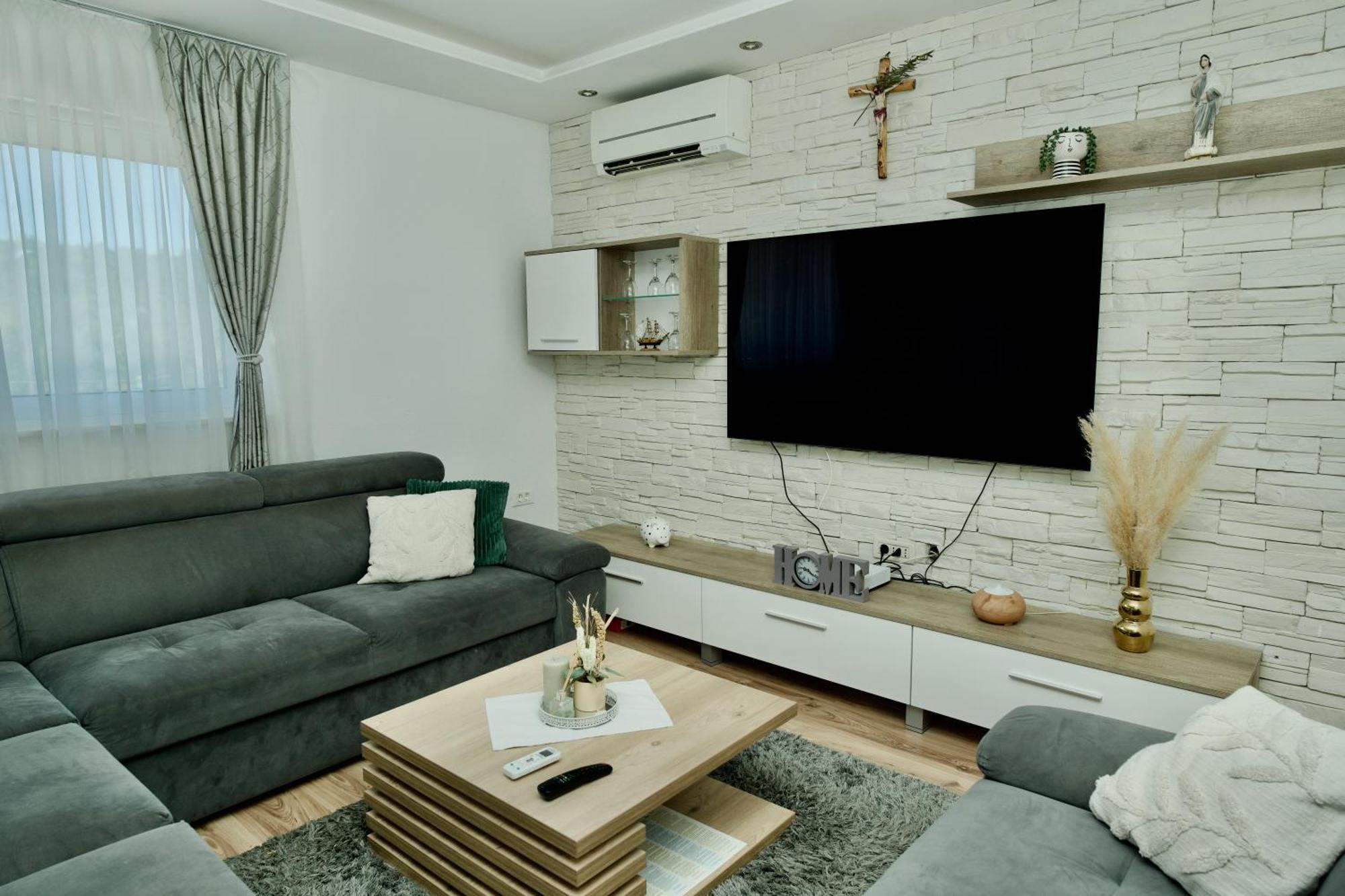 Apartment Lana Bristivica Exterior photo