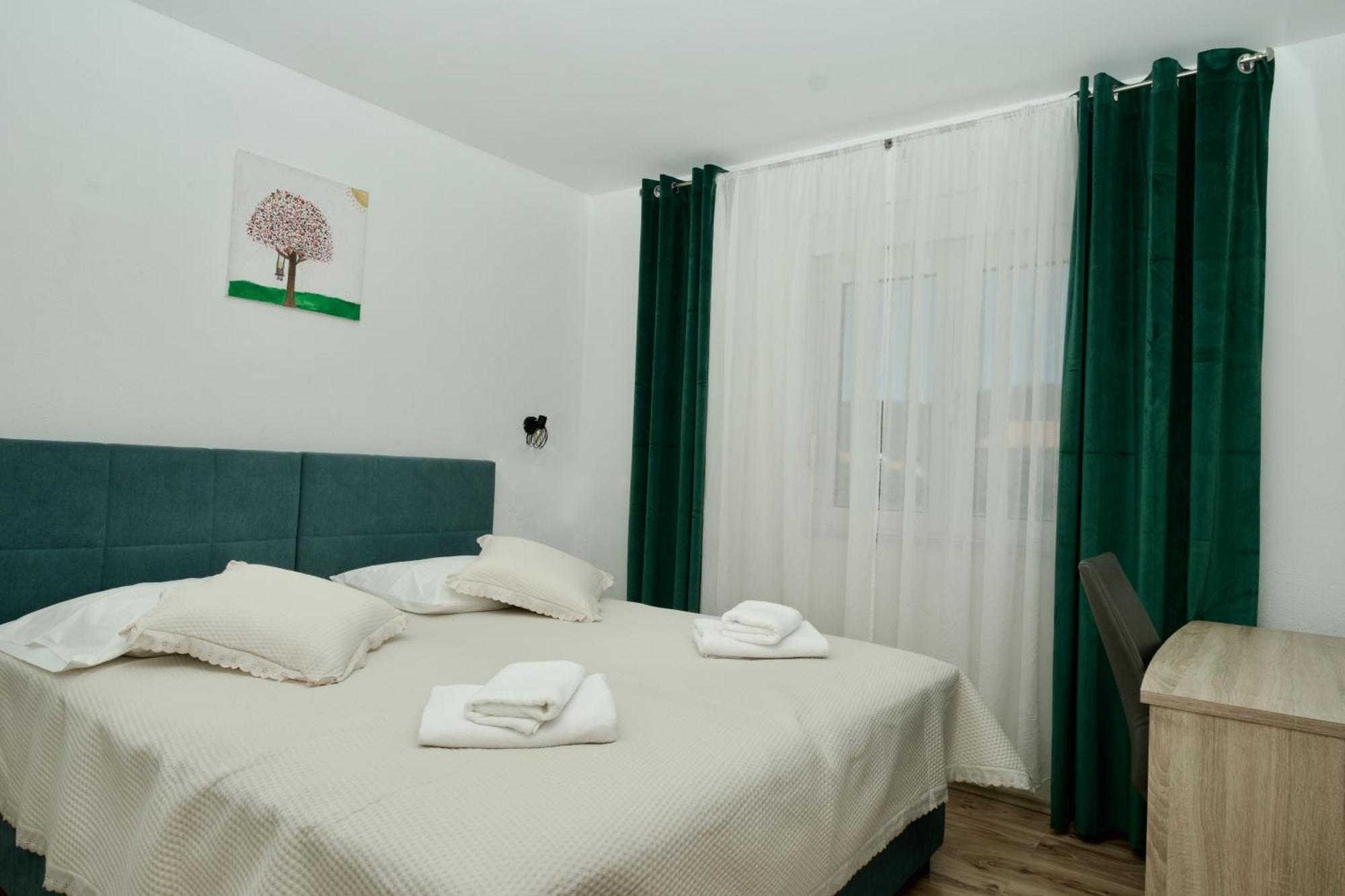 Apartment Lana Bristivica Exterior photo