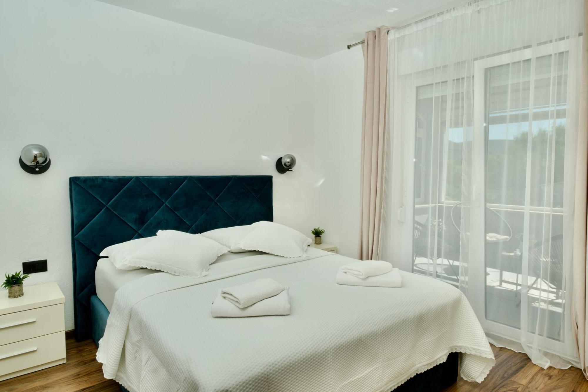 Apartment Lana Bristivica Exterior photo